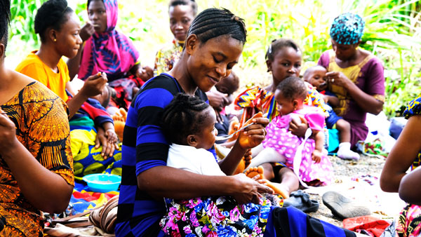 Mothers and their children at a Sierra Leone Health Talk