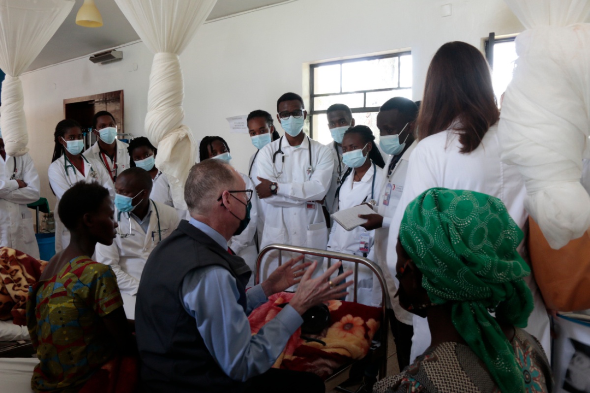 On Rounds: Dr. Paul Farmer Accompanies UGHE Medical Students At Butaro ...