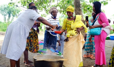 Mothers received Bennimix, a nutritional supplement prepared by PIH Sierra Leone staff as part of the malnutrition program